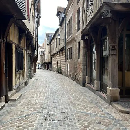 Appartamento Coeur De Bouchon Troyes Esterno foto